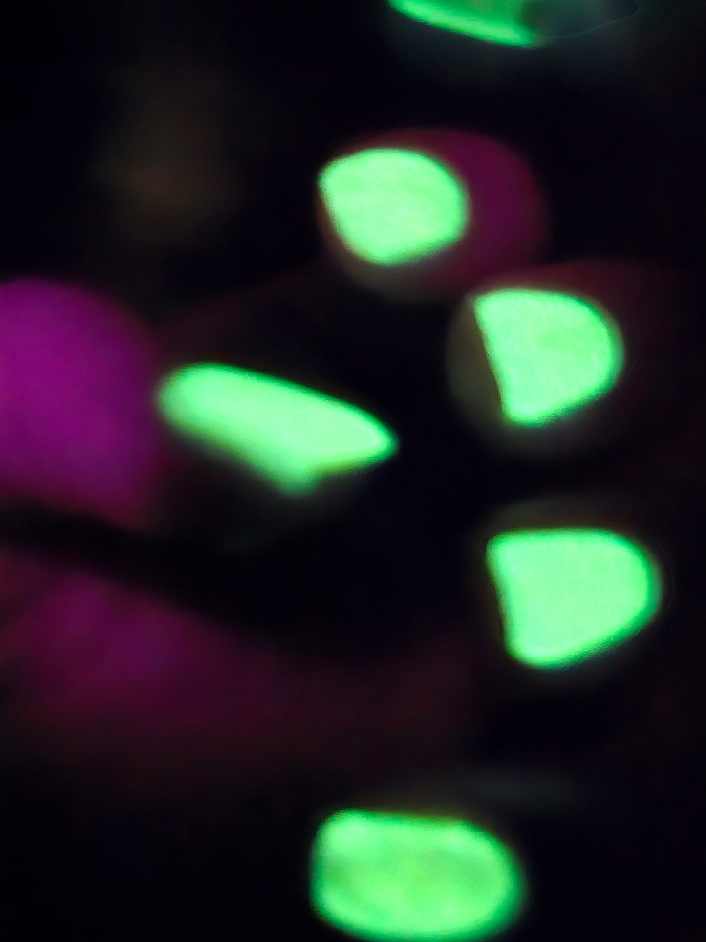 INVISIBLE SPARK (glow-in-the-dark)